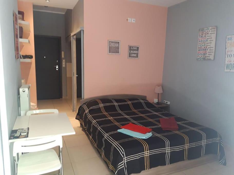 Ideally Located Apartment In Central Atenas Exterior foto